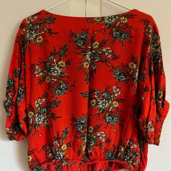 Cropped balloon sleeve top size medium - Picture 4 of 6